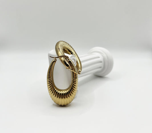 Aretes Encanto Real | Joyería bañada en oro 18K con diseño elegante