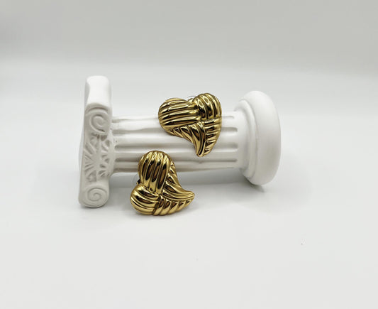 Aretes Nácar | Joyería bañada en oro 18K con diseño de corazón