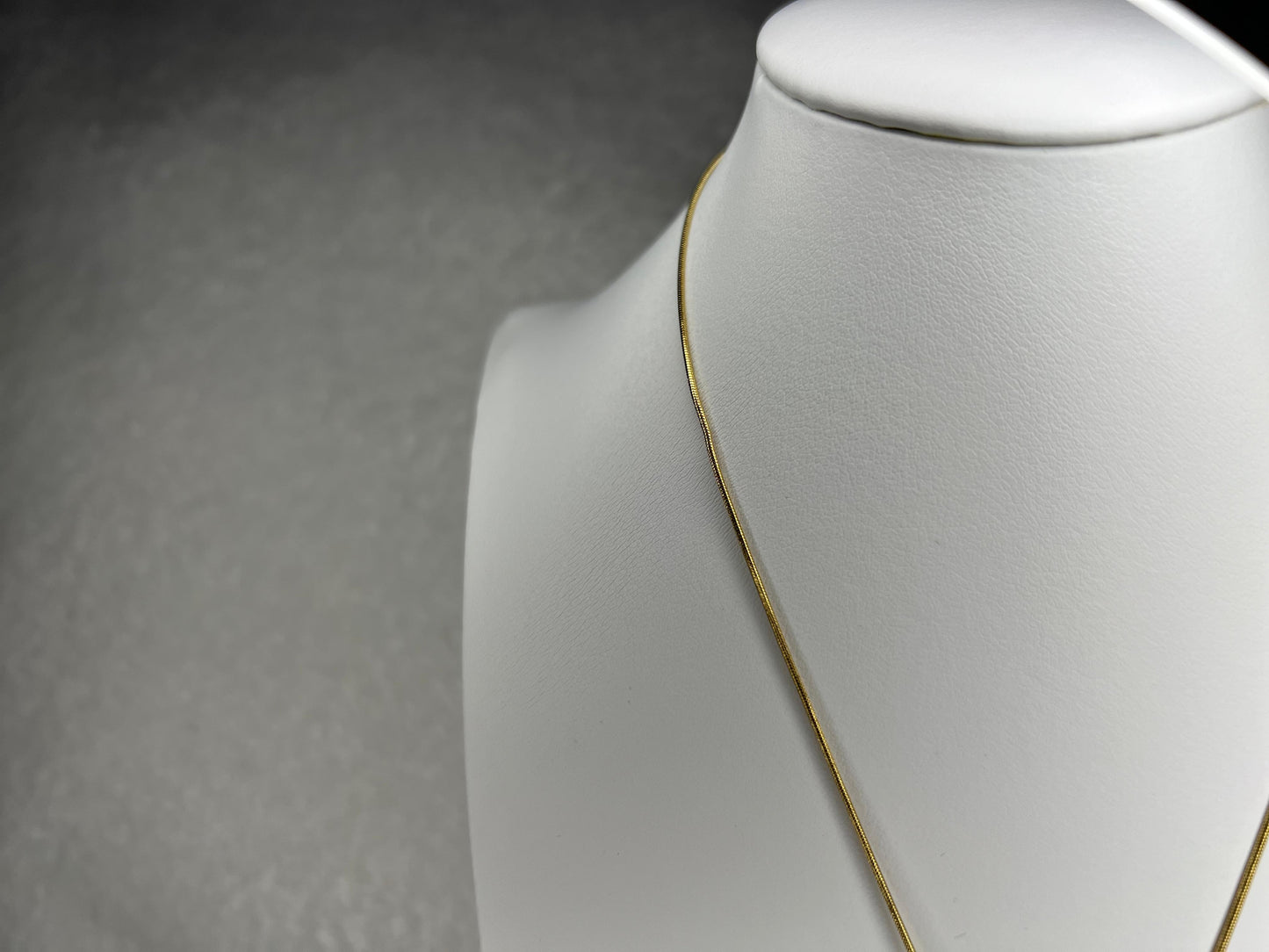 Collar Gaia | Joyería minimalista bañada en oro 18K con dije de herradura
