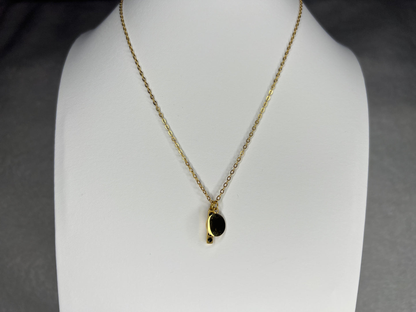 Collar Nereida | Joyería moderna bañada en oro 18K con dijes geométricos