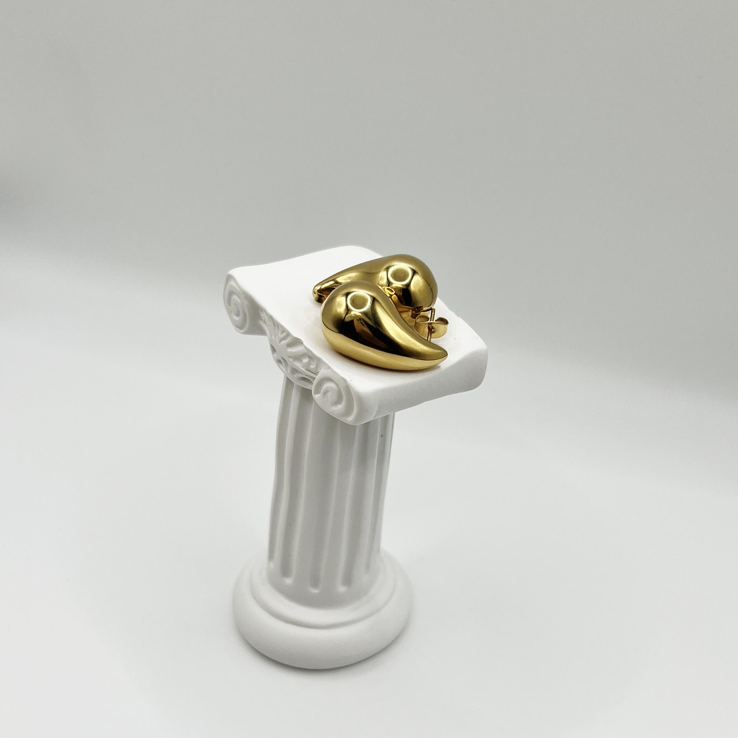 Aretes Bruma Dorada | Joyería elegante bañada en oro 18K