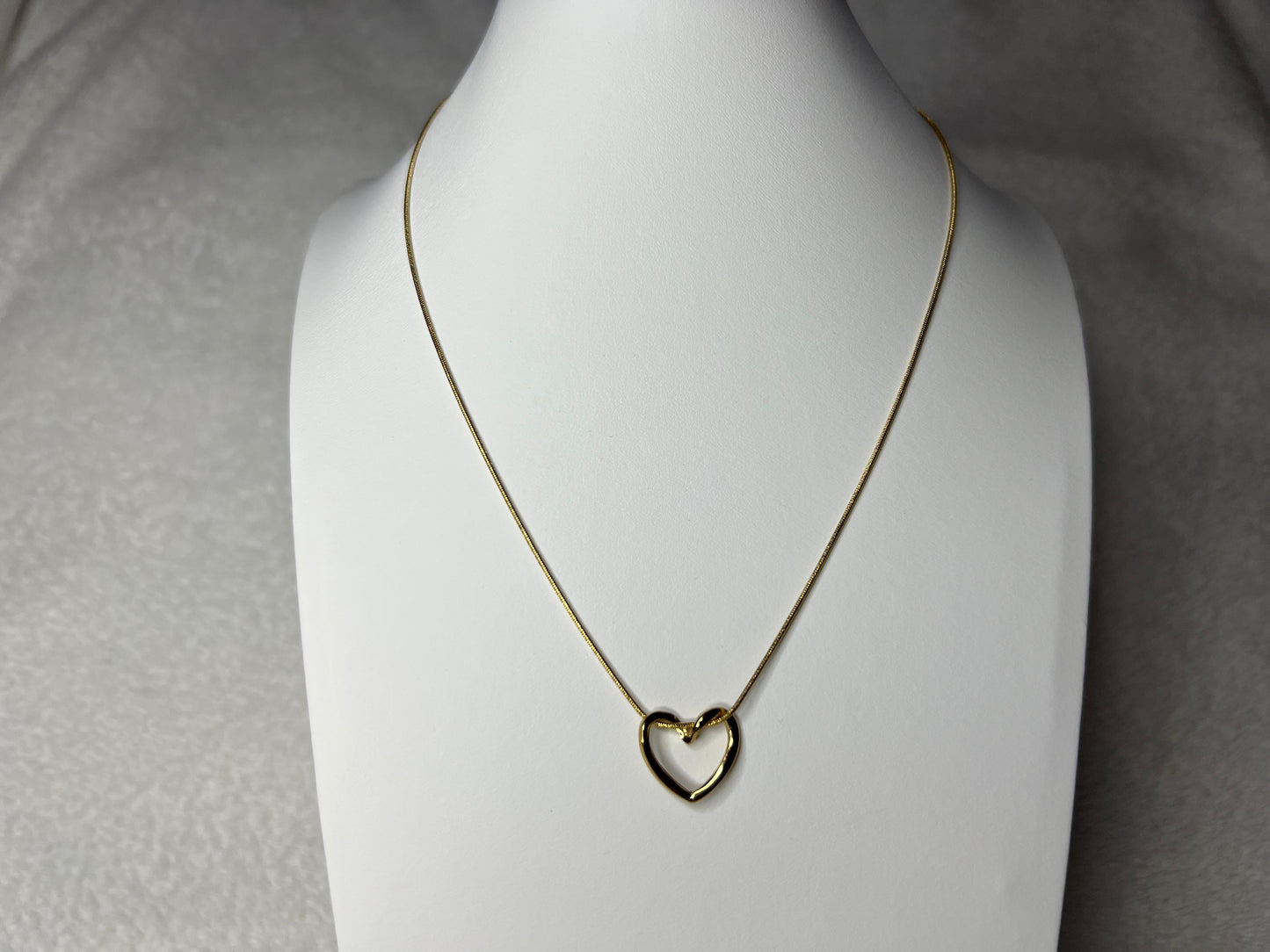 Collar Aurora | Joyería romántica bañada en oro 18K con dije de corazón