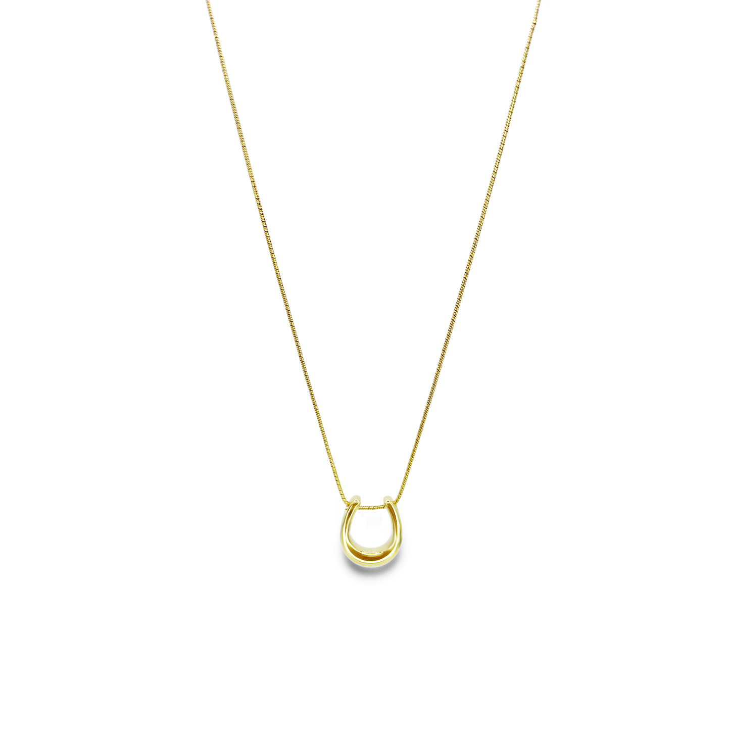 Collar Gaia | Joyería minimalista bañada en oro 18K con dije de herradura