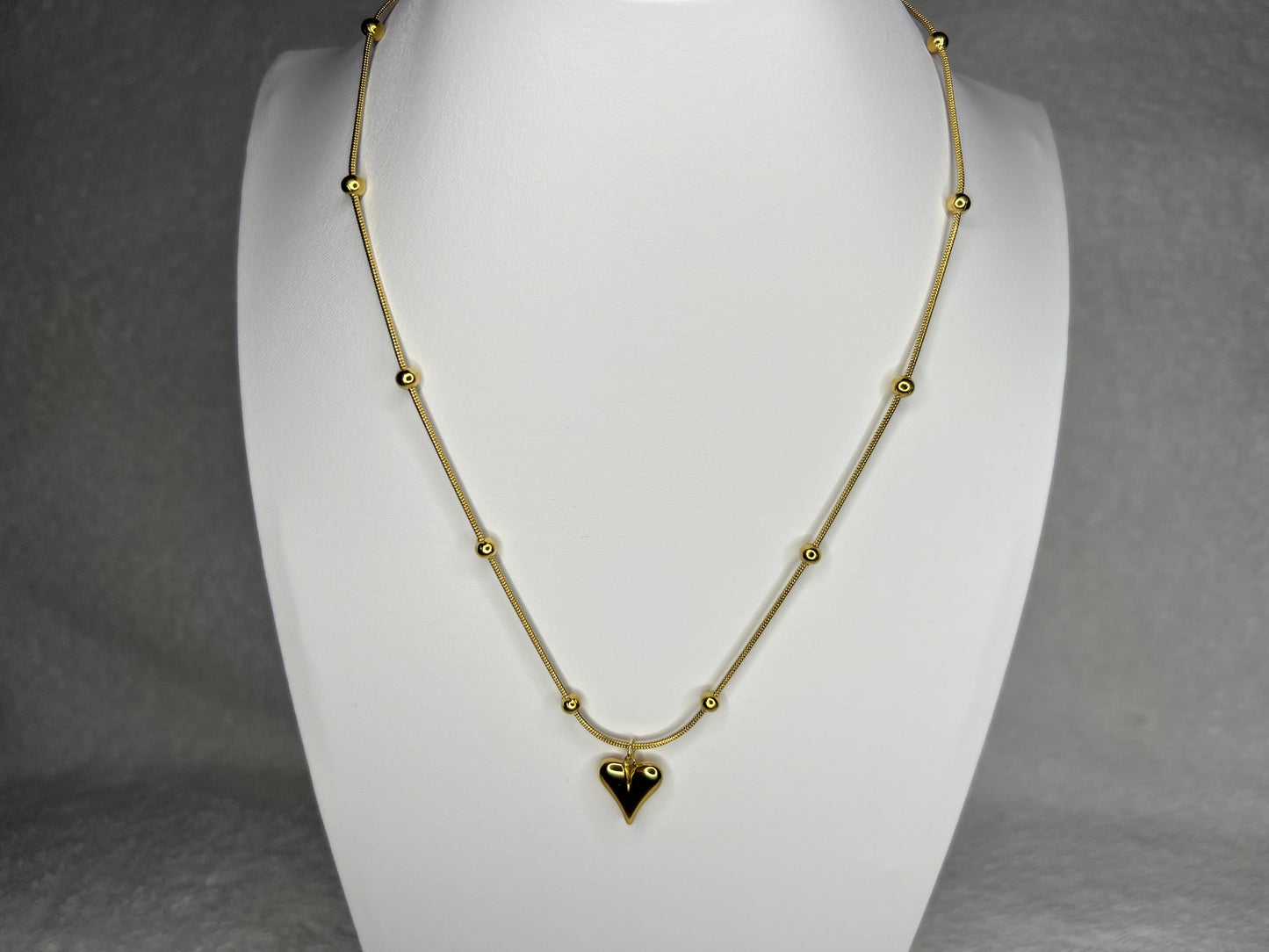 Collar Ishtar | Joyería bañada en oro 18K con dije de corazón elegante