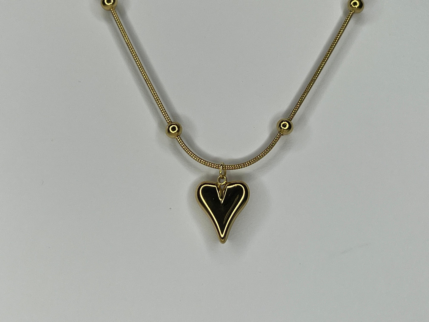 Collar Ishtar | Joyería bañada en oro 18K con dije de corazón elegante