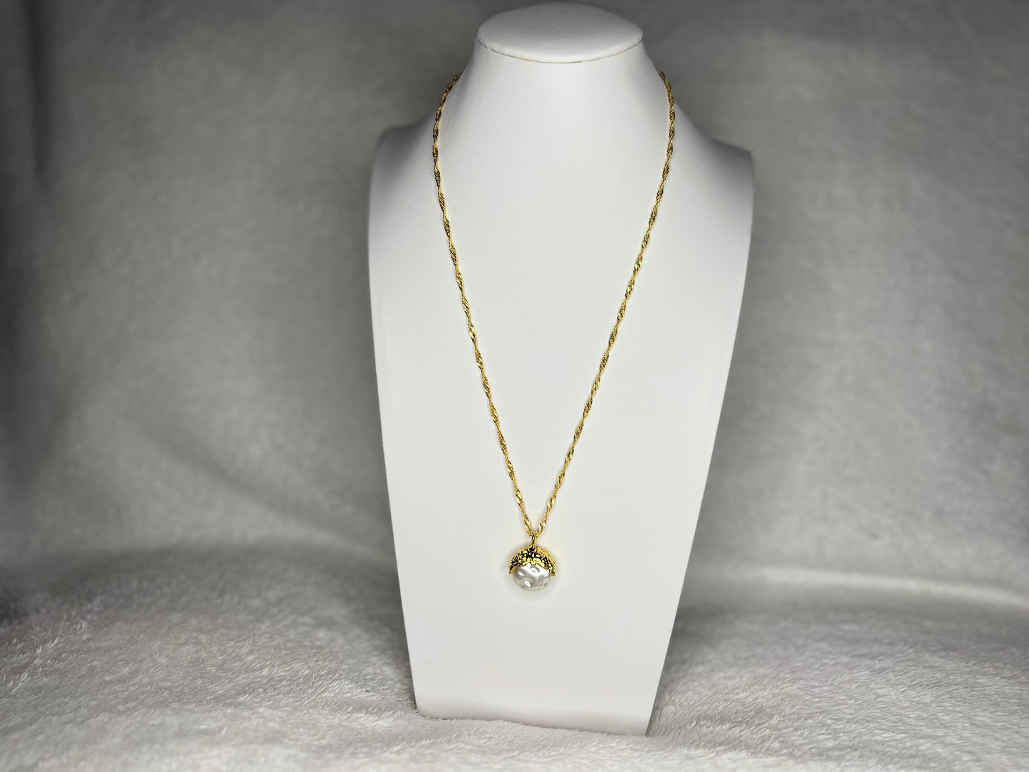 Collar Éos | Joyería bañada en oro 18K con dije de perla elegante