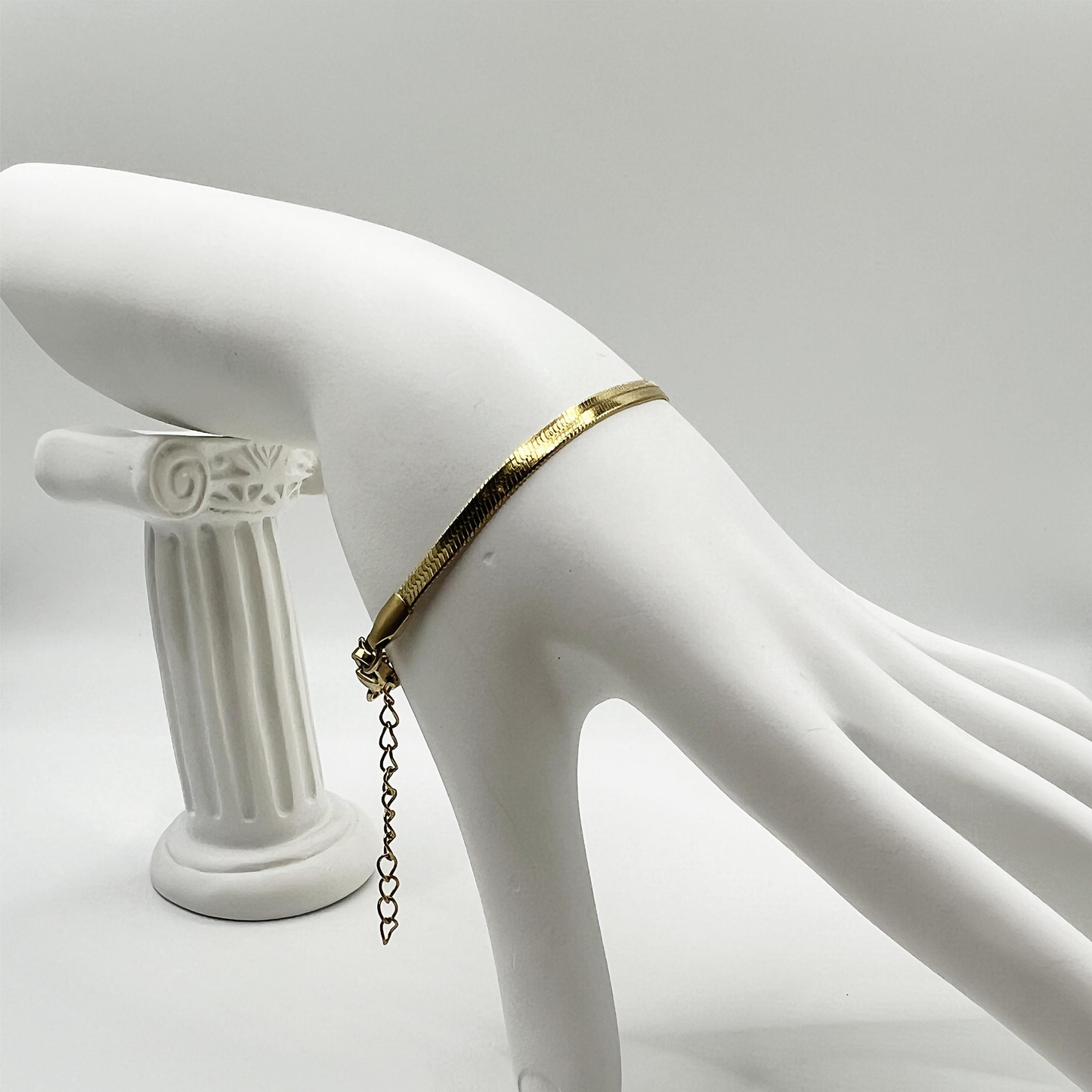 Pulsera Calista | Joyería minimalista bañada en oro 18K con acabado pulido