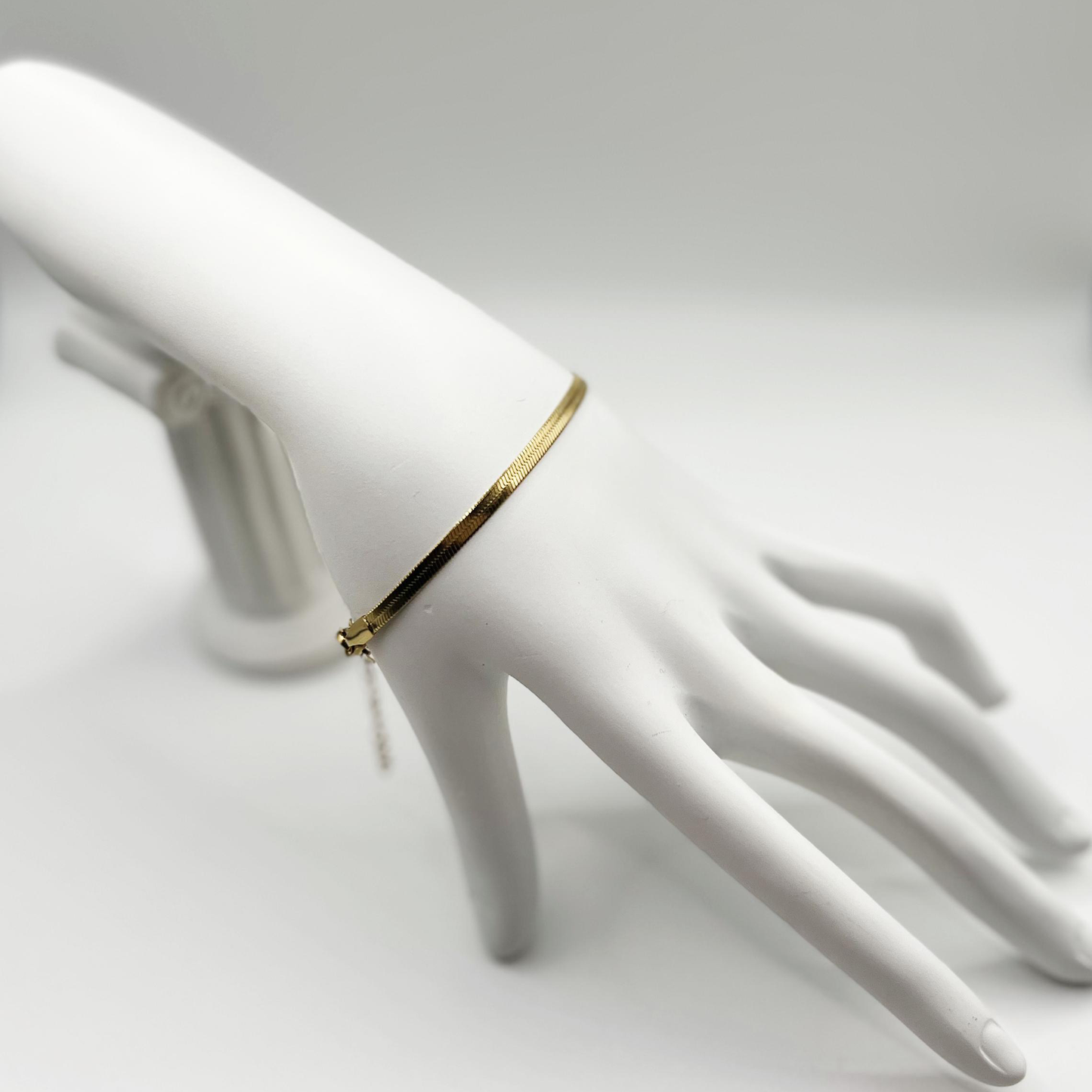 Pulsera Calista | Joyería minimalista bañada en oro 18K con acabado pulido