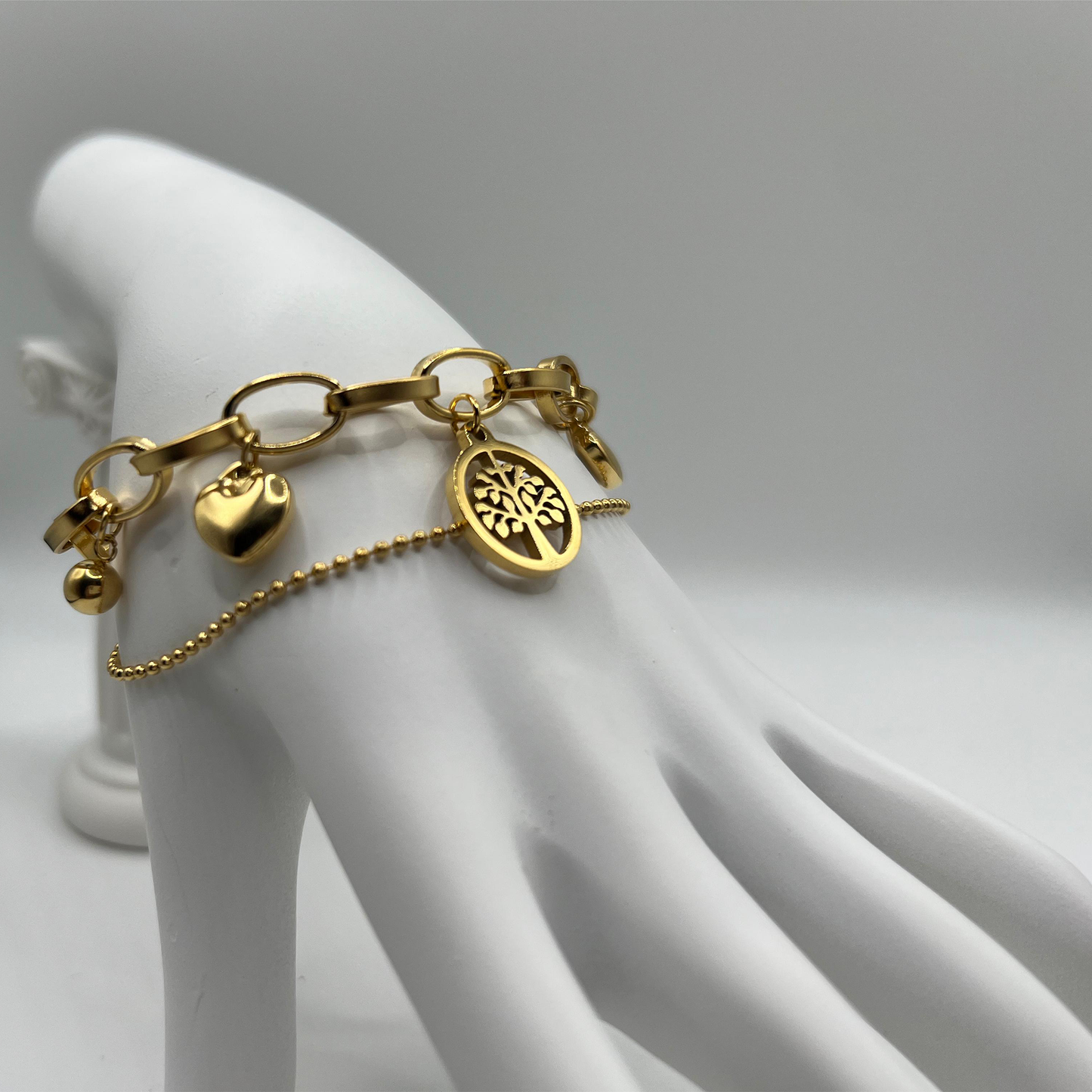 Pulsera Iris | Joyería bañada en oro 18K con dijes del árbol de la vida y corazón