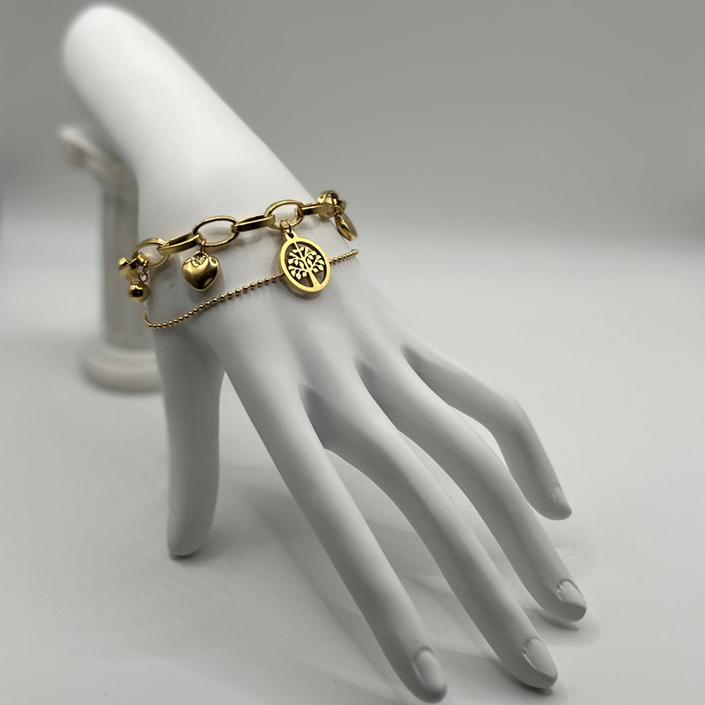 Pulsera Iris | Joyería bañada en oro 18K con dijes del árbol de la vida y corazón